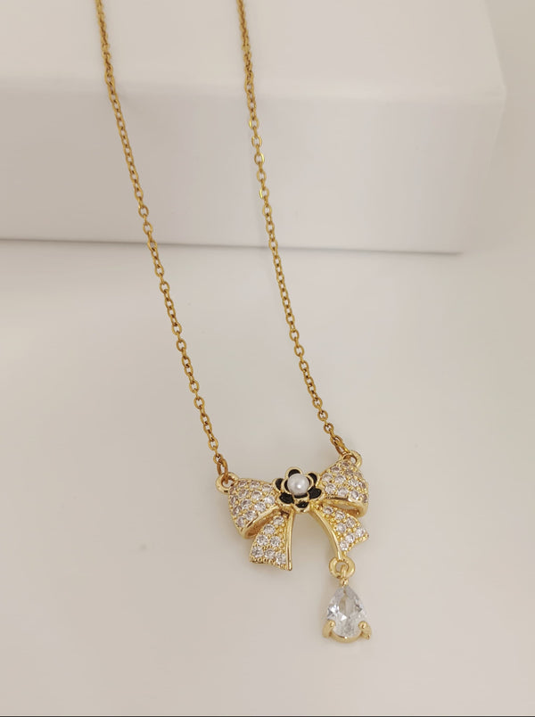 Luxuary Flower Bow Pearl Necklace | Stainless Steel