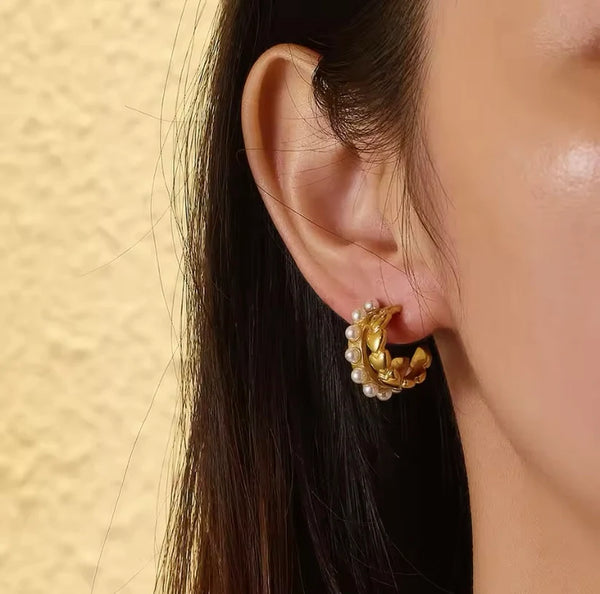 Love Blossom 18k Gold Pearl Hoops