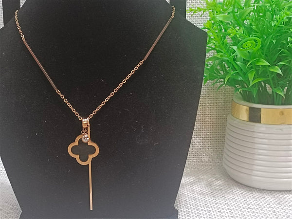 clover long necklace