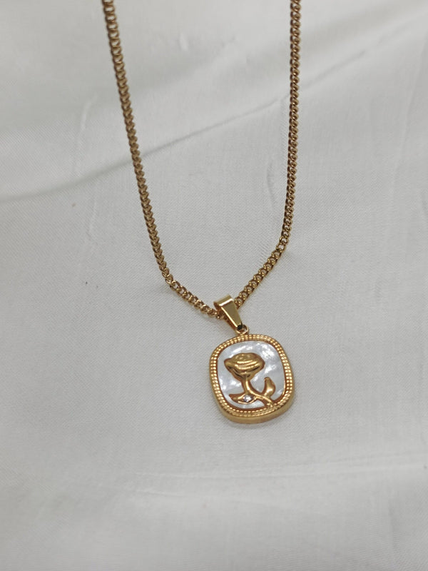 Luxury Natural Shell Stainless Steel Rose Pendant Necklace For Women