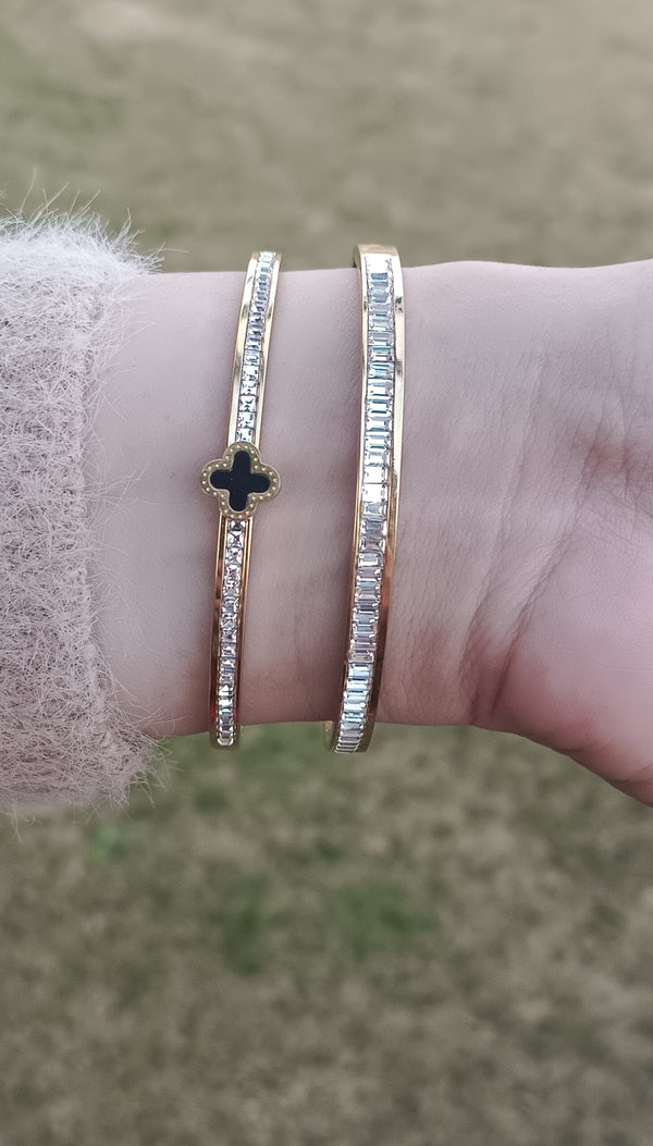 Minimal Clover Stainless Steel Studded Handcuff