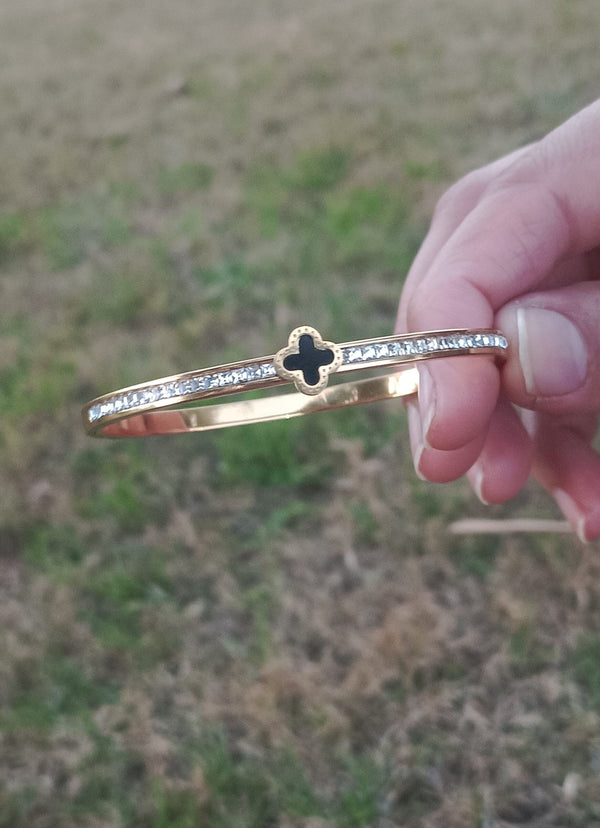 Minimal Clover Stainless Steel Studded Handcuff