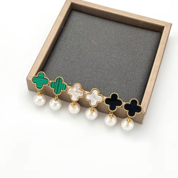 Clover Pearl White Earrings