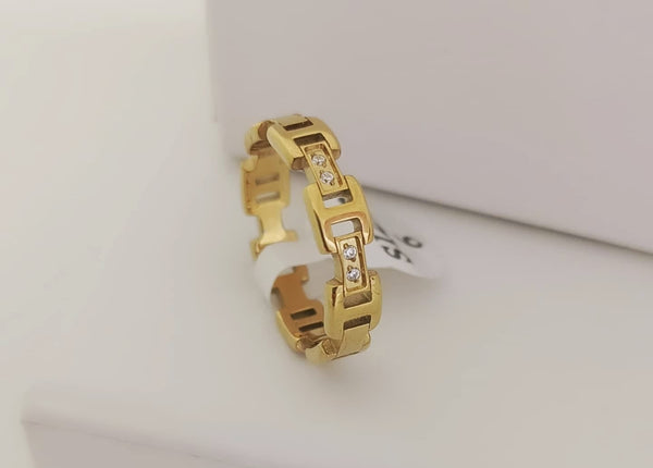 Stunning hollow studded band ring