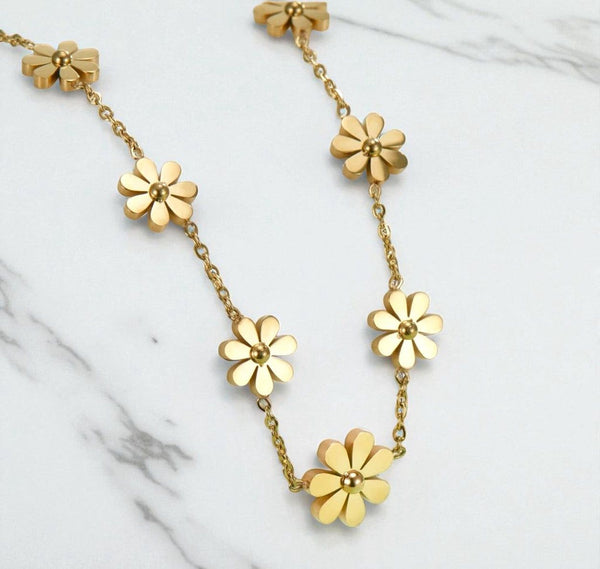 7 Flowers Necklace