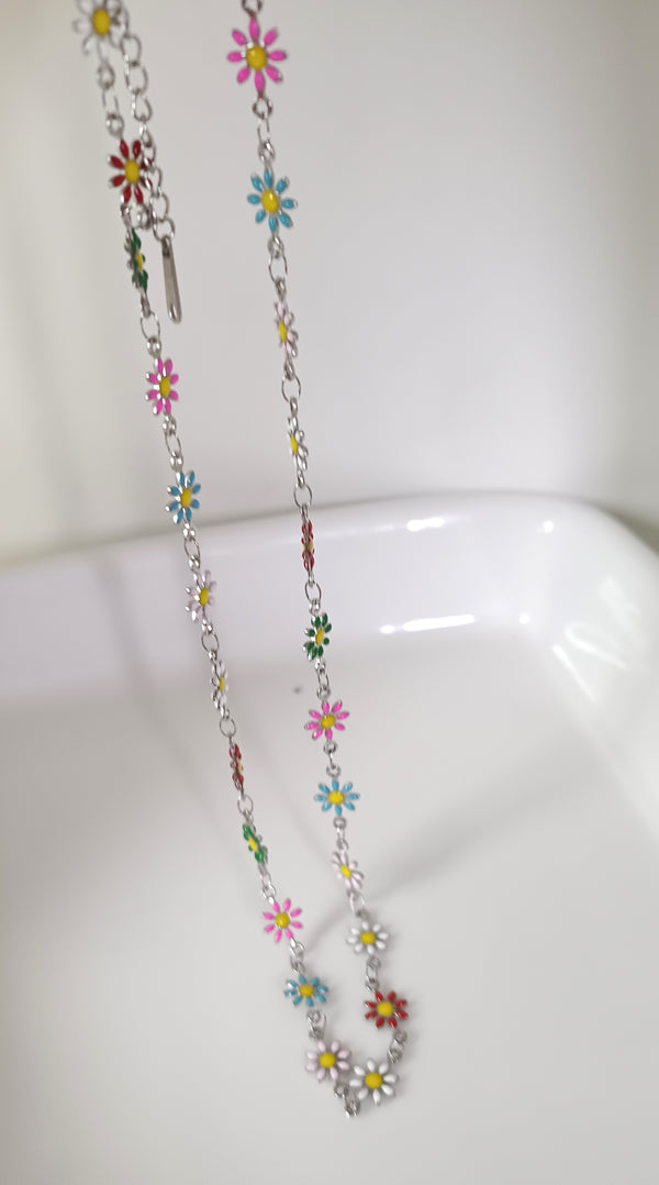 Multi Silver Daisy Necklace