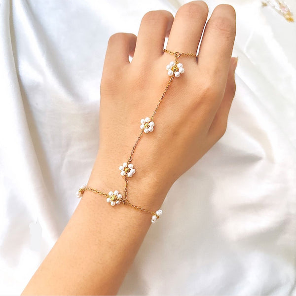 Flower Pearls Hand Chain