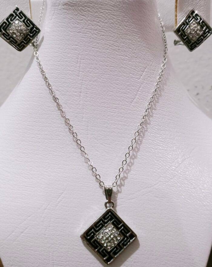 Silver Rhombic shaped Patterned Crystal rhinestone women fashion necklace earring set