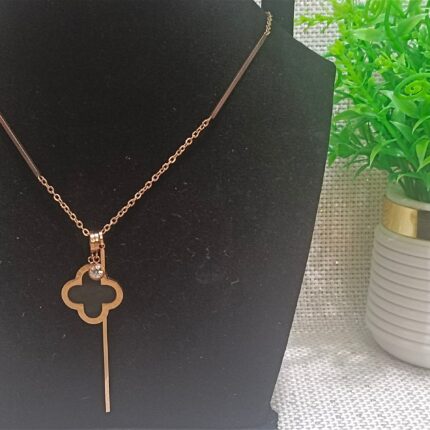 clover long necklace