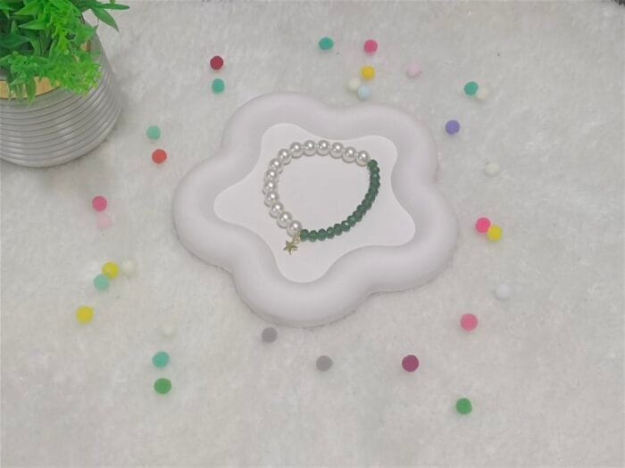 Pearls and crystal stones bracelet