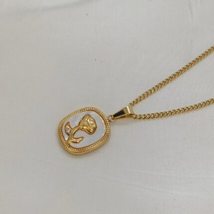 Luxury Natural Shell Stainless Steel Rose Pendant Necklace For Women