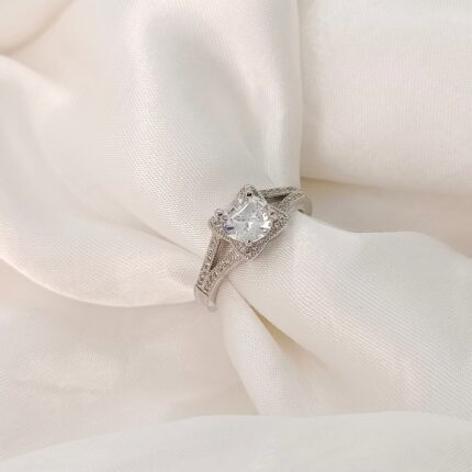Sparkling 925 Sterling Silver Zircon Ring