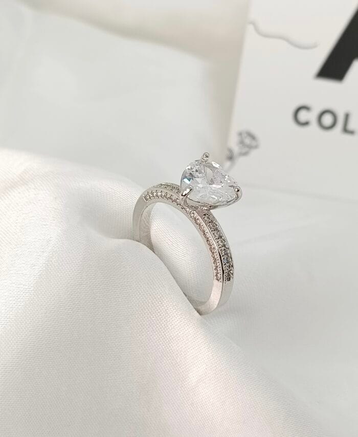 Sparkling 925 Sterling Silver Heart Stone Ring