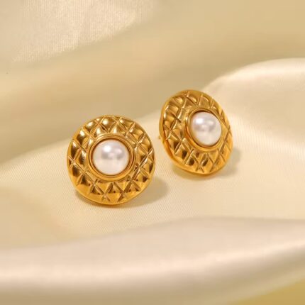 18k Gold Exquisite Vintage Pearl Stud Earrings